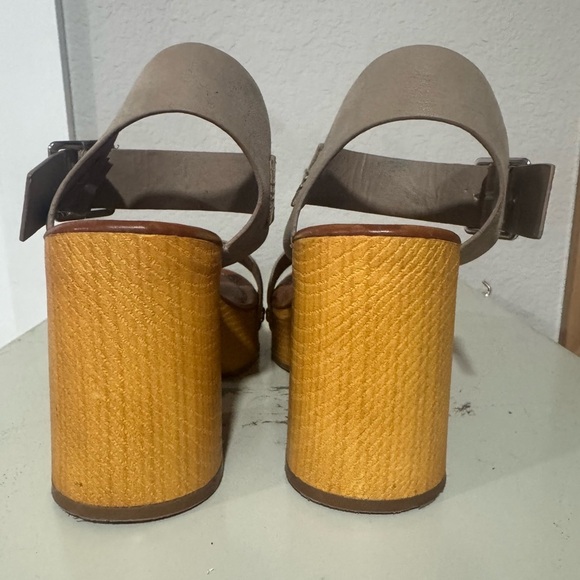 Mia Heeled Platform Sandals Taupe Straps Size 8 Retro 70s - Picture 6 of 8